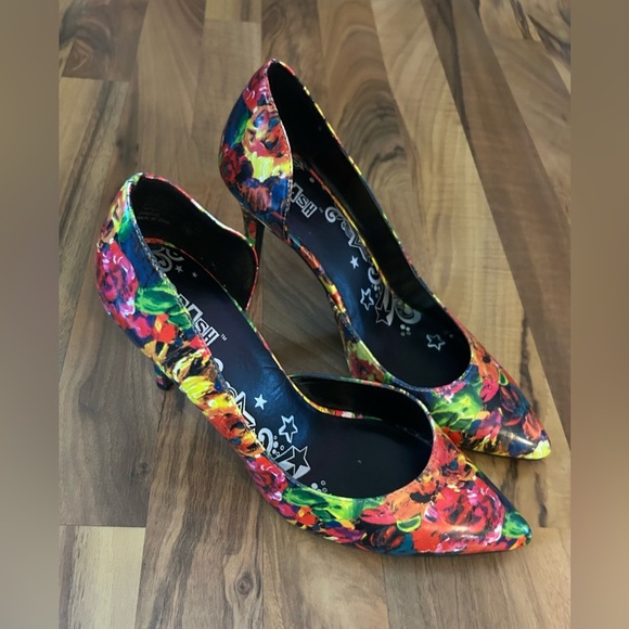 Brash Multicolor Floral Women's Heels - Picture 3 of 7